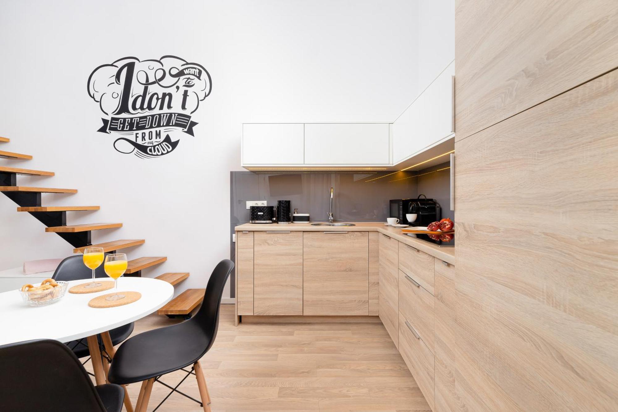 Dietla With A Mezzanine In The Center Of By Renters Apartament *