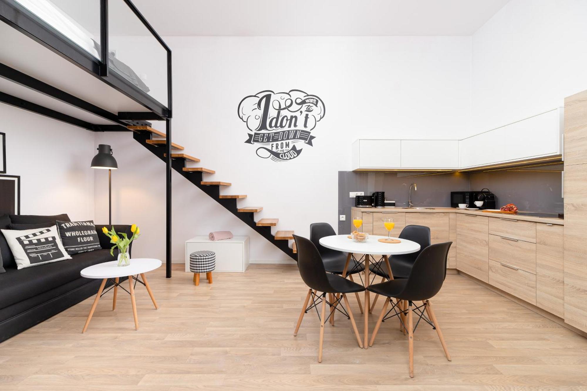 Dietla With A Mezzanine In The Center Of By Renters Kraków