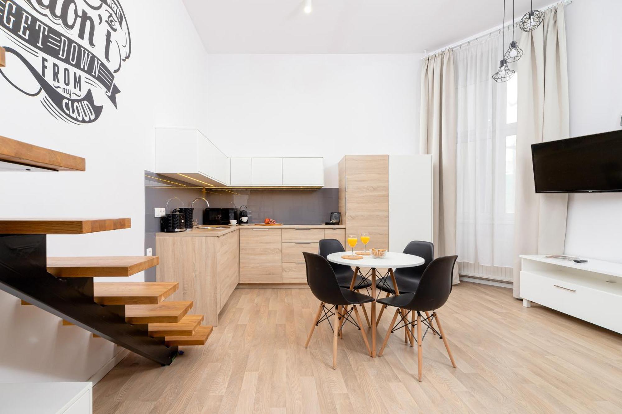 Dietla With A Mezzanine In The Center Of By Renters