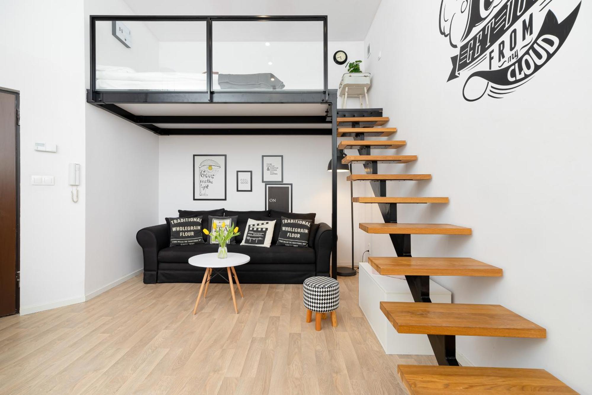 Dietla With A Mezzanine In The Center Of By Renters